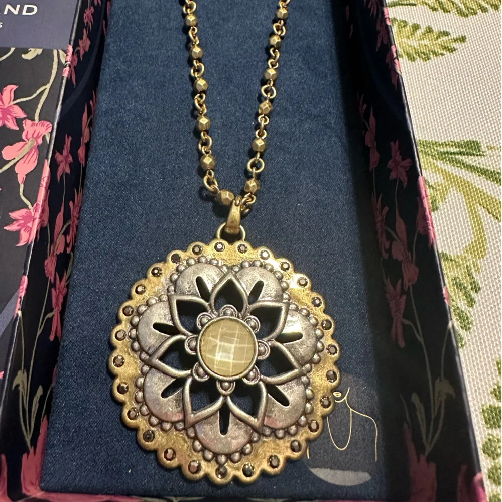 LUCKY BRAND GOLD TONE LONG PENDANT NECKLACE - Picture 2 of 7